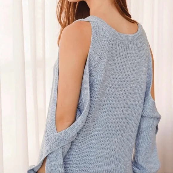 Lulu’s Artfully Inclined Open Shoulder Sweater Light Dusty Blue Knit NWT Small - Picture 2 of 13